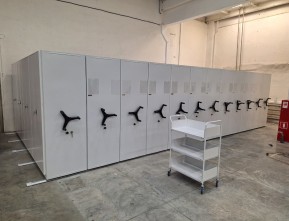 Выдвижные шкафы, ограничивающие доступ к хранимому