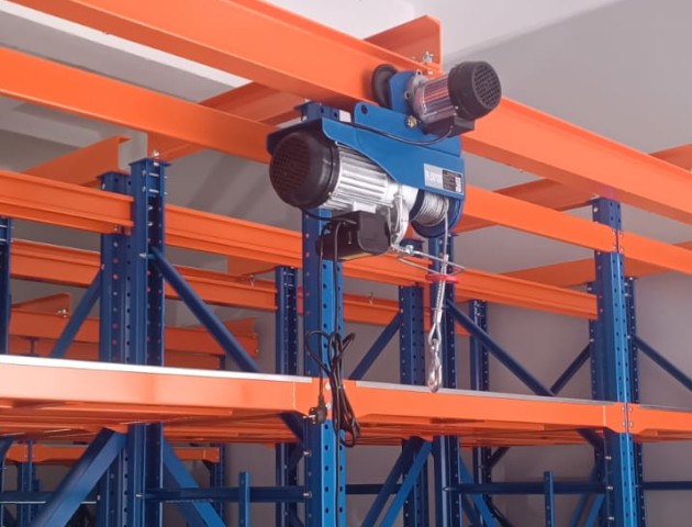 стеллажи со встроенной электрической талью