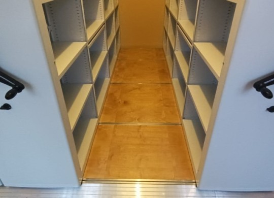 Стеллажи с фальшполом